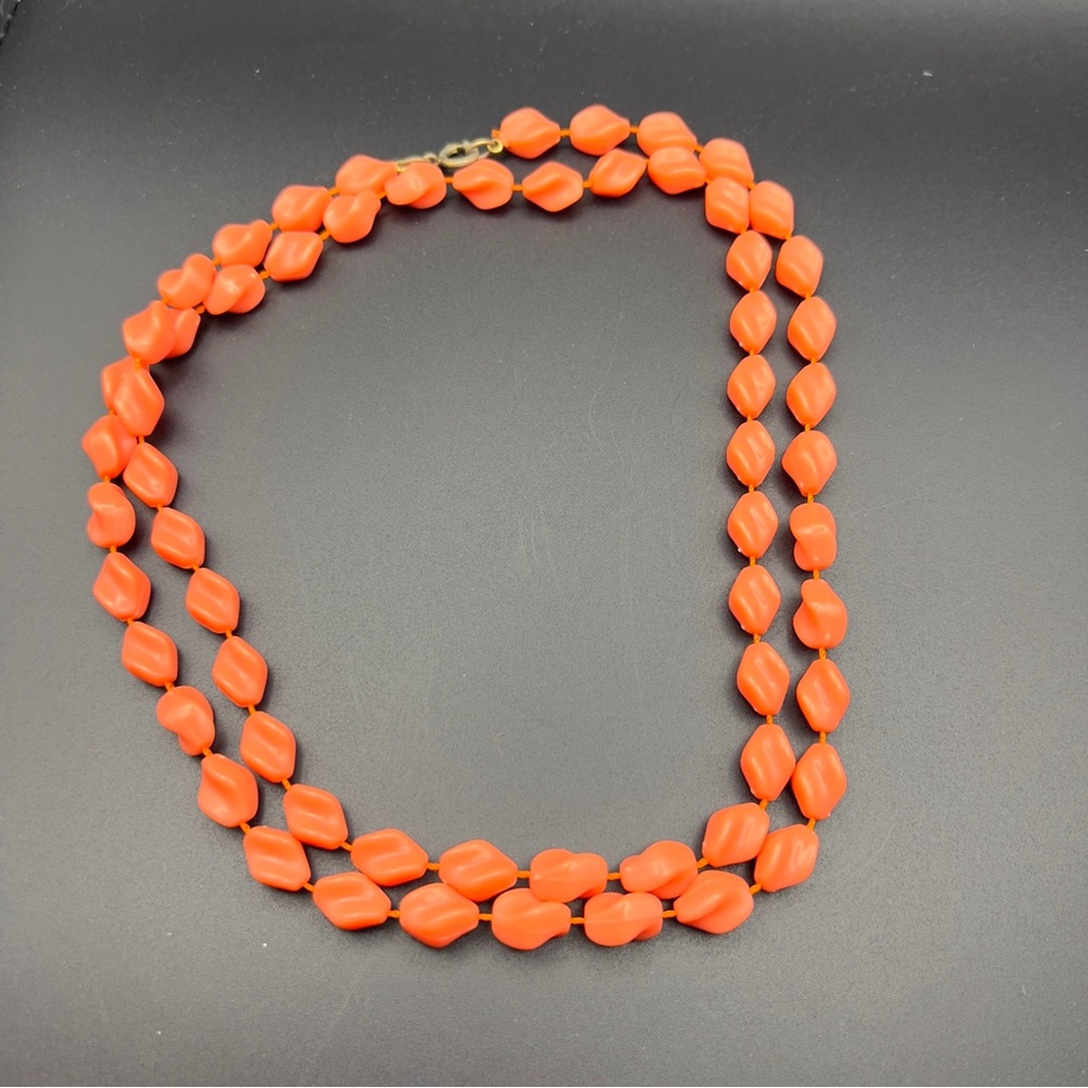 Vintage 1975 Sarah Coventry Coral Colored Plastic Twisted Bead Fashion Necklace